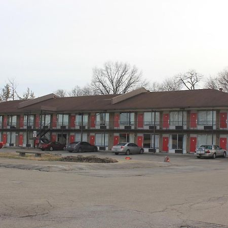 Red Carpet Inn - Louisville-Jefferson County Extérieur photo